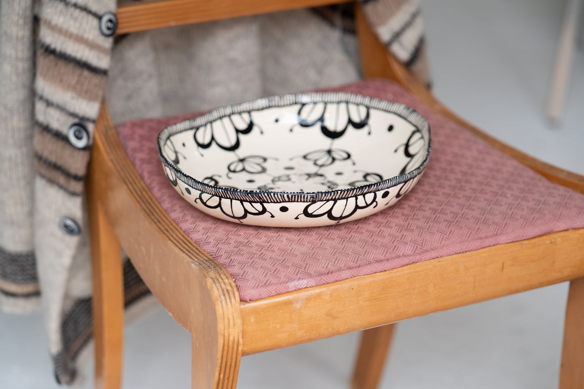 Porcelain Serving Bowl – Clover