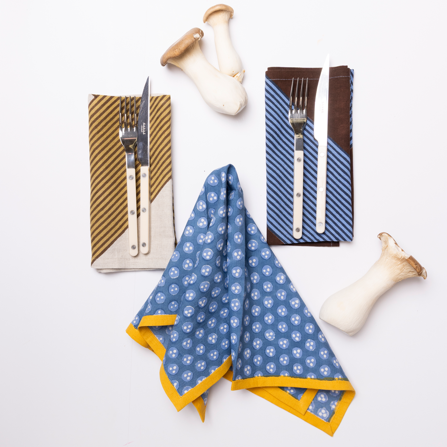 Royal Triple Dot Napkin: Individual